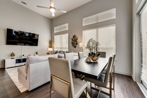 Dining - 25% OFF 3BD, Lakeview, HWY348  - Las Colinas - LC058-1 (Irving)