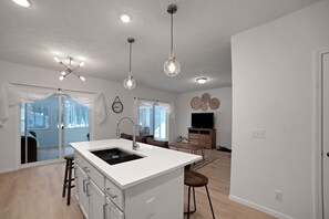 Interior - Bear Lake Cottage: Peaceful, Pet-Friendly, and Adventure-Ready (Kalkaska)