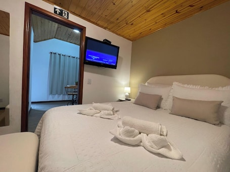 Traditional Double Room | Minibar, desk, laptop workspace, blackout drapes