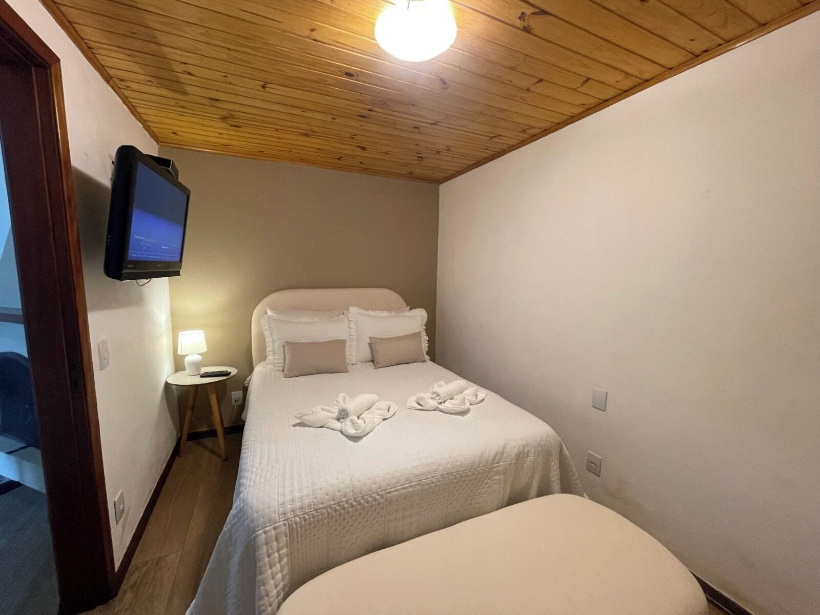 Minibar, bureau, espace de travail pour ordinateur portable