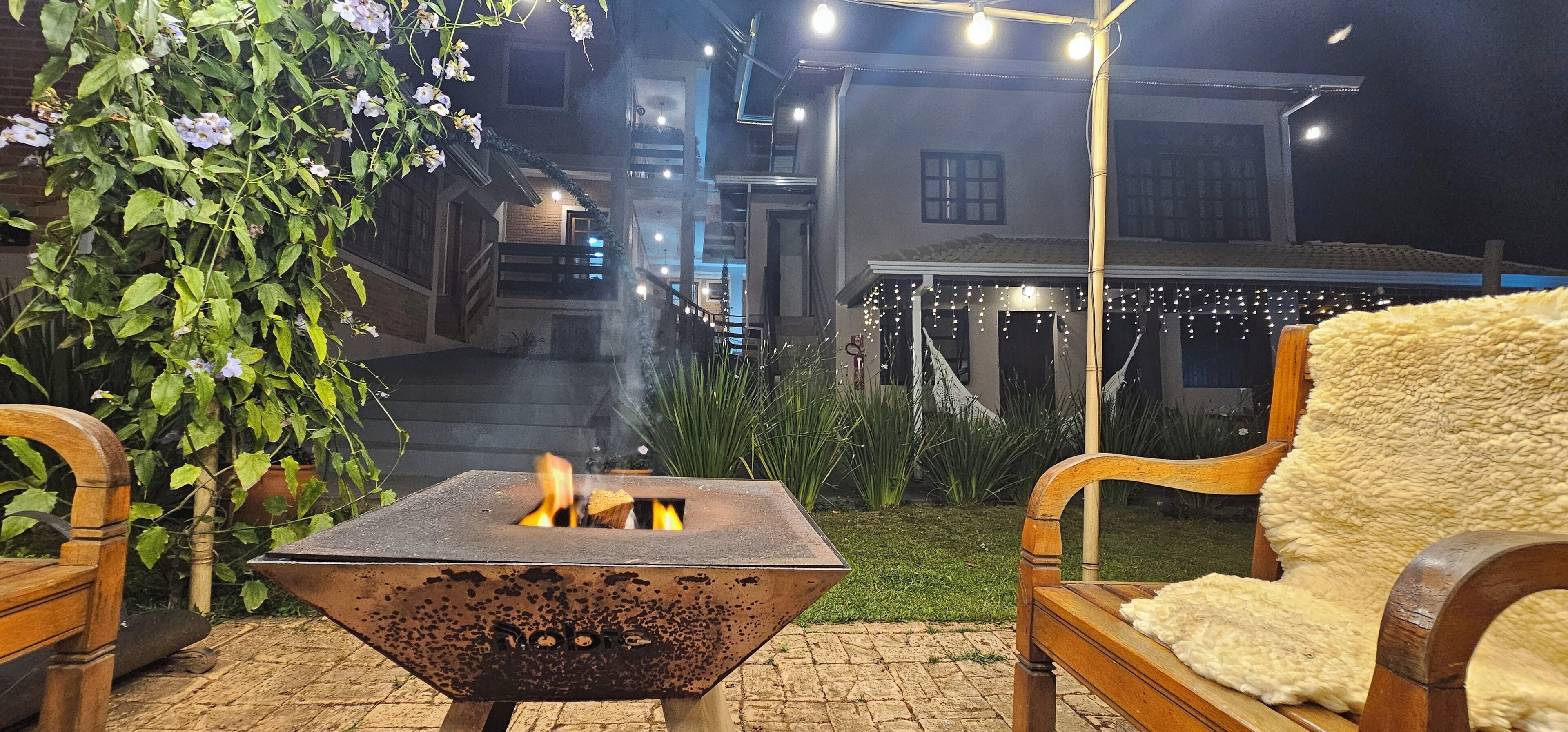 Smart TV, fireplace, Netflix, streaming services