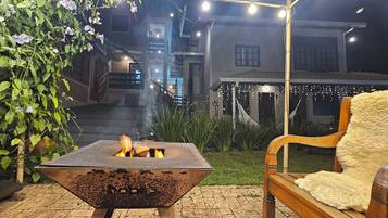 Smart TV, fireplace, Netflix, streaming services