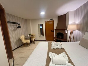Deluxe Suite, 1 Double Bed | Minibar, desk, laptop workspace, blackout drapes - Pousada Flor de Lua Monte Verde (Camanducaia)