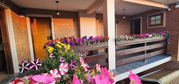 Senior Room | Minibar, desk, laptop workspace, blackout drapes