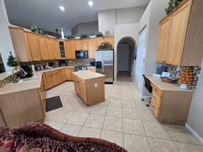 Fridge, microwave, oven, stovetop - A Slice of Paradise pool and pool table (Port St. Lucie)