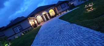 A Slice of Paradise pool and pool table