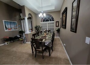 Dining - A Slice of Paradise pool and pool table (Port St. Lucie)