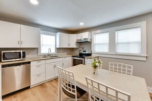 Fridge, microwave, stovetop, dishwasher - Stunning Charlotte Retreat ~ 2 Mi to City Center! (Charlotte)