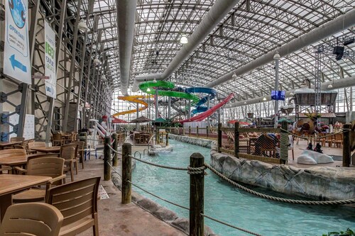 Ski-in/ski-out resort condo with fireplace, waterpark, & golf