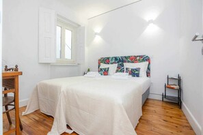 2 soverom, skrivebord, strykejern/-brett og wi-fi (inkludert)