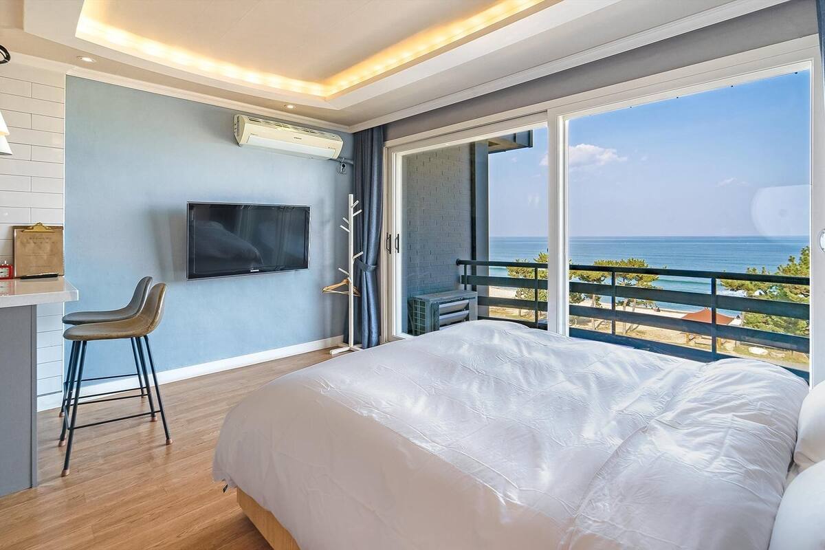 Basic Room, 1 Bedroom (Darjeeling 402 (Ocean View)) | 1 bedroom, free WiFi