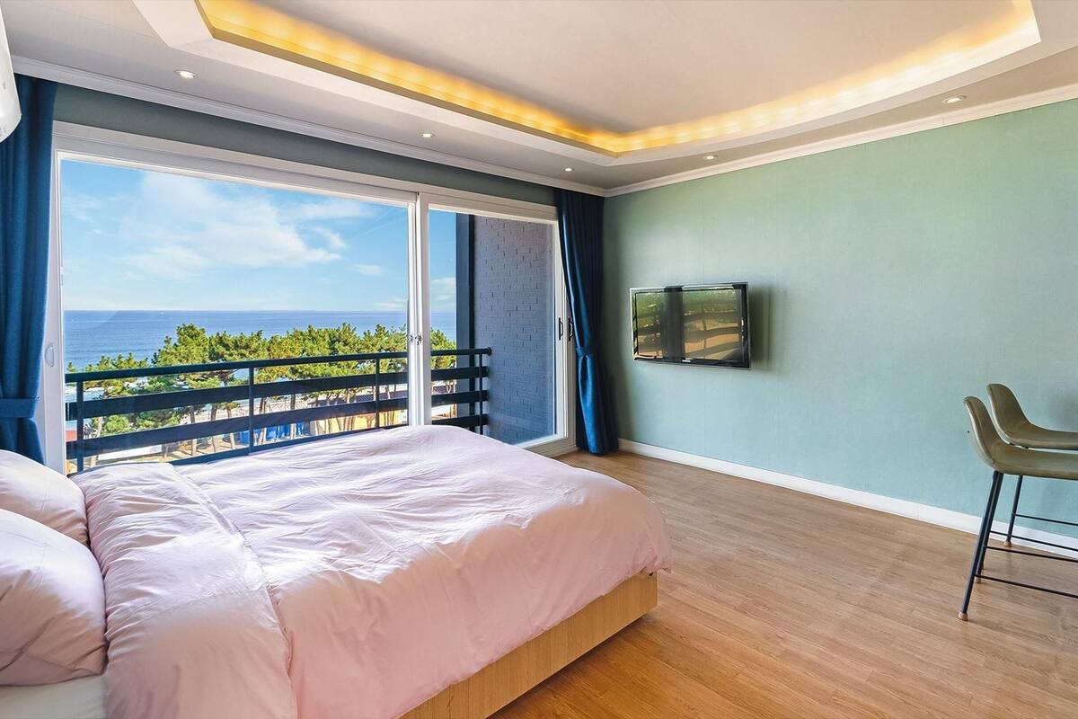 Basic Room, 1 Bedroom (Peppermint 401 (Ocean View)) | 1 bedroom, free WiFi