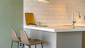 ベーシック ルーム 1 ベッドルーム (Lemon Mint 301 (Ocean View)) | 1 室のベッドルーム、WiFi (無料)