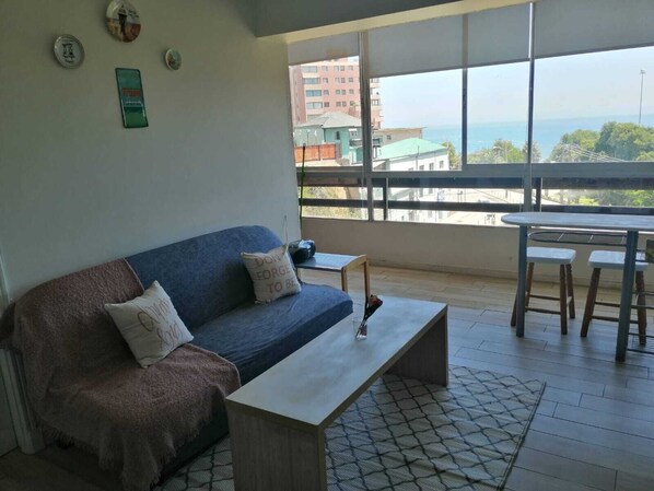 Smart TV - Departamento Frente al Mar, a Pasos del Reloj de Flores. Locomoción a la Puerta (Viña del Mar)