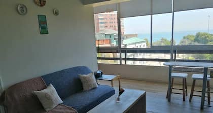 Departamento Frente al Mar, a Pasos del Reloj de Flores. Locomoción a la Puerta