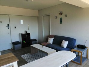 Smart TV - Departamento Frente al Mar, a Pasos del Reloj de Flores. Locomoción a la Puerta (Viña del Mar)