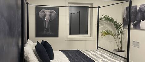 3 bedrooms, desk, iron/ironing board, WiFi