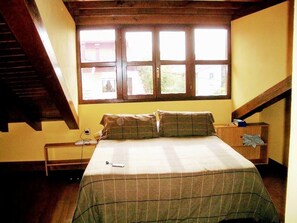 3 bedrooms, desk, iron/ironing board, travel cot