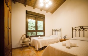 3 bedrooms, iron/ironing board, travel cot, free WiFi - [5] Mirador Playa Torimbia (Ovio)