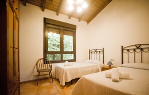 3 chambres, fer et planche à repasser, lit parapluie, Wi-Fi gratuit