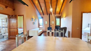 3 bedrooms, iron/ironing board, travel cot, free WiFi