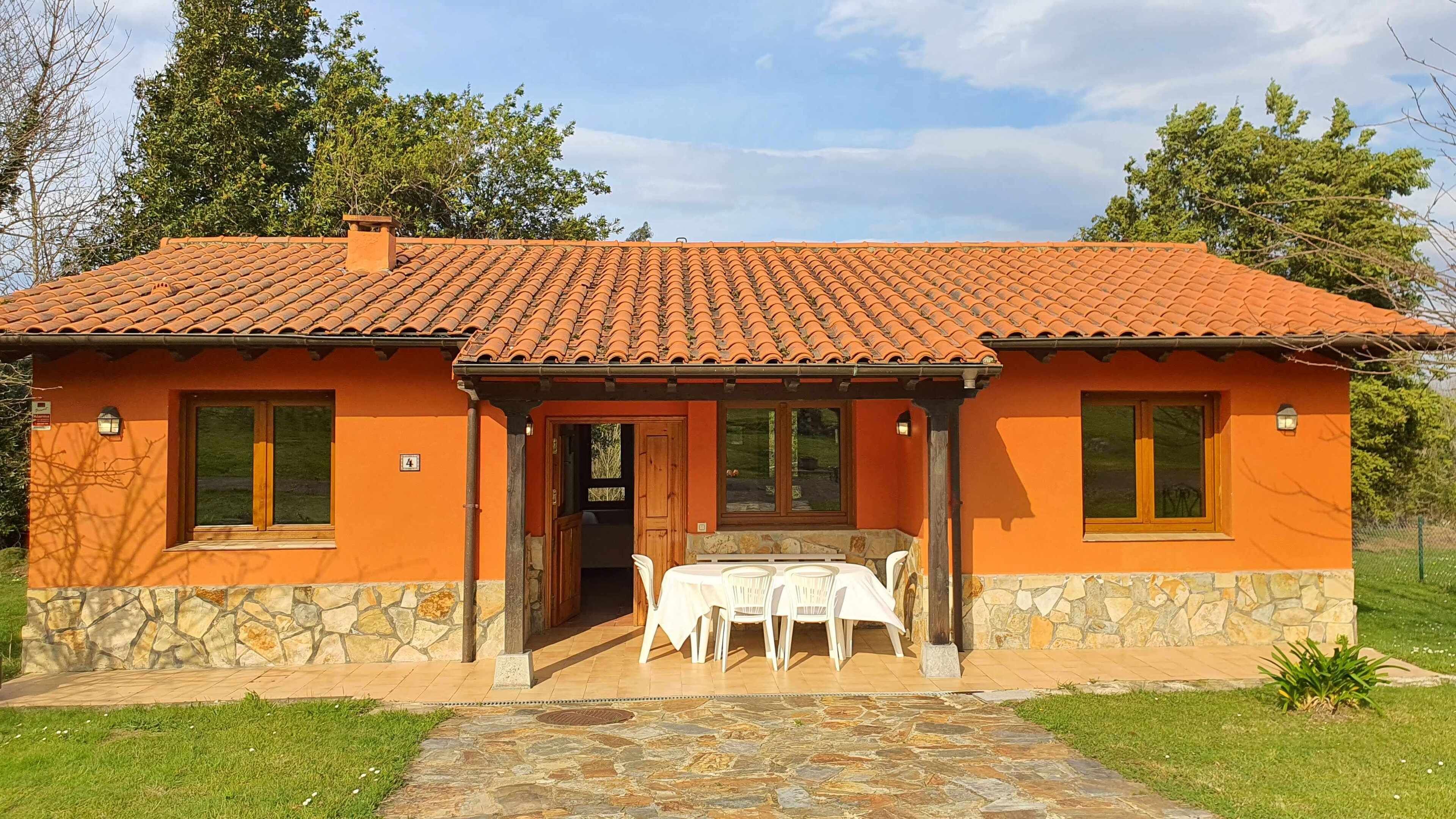 Property building,Facade/entrance,Garden,Garden view