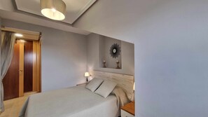 1 Schlafzimmer, Schreibtisch, Bügeleisen/Bügelbrett, Reisekinderbett