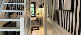 Charming cottage within walking to beach