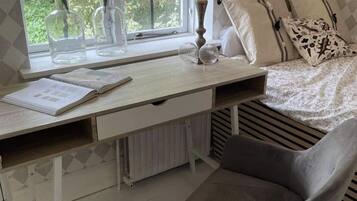 4 chambres, fer et planche Ă  repasser