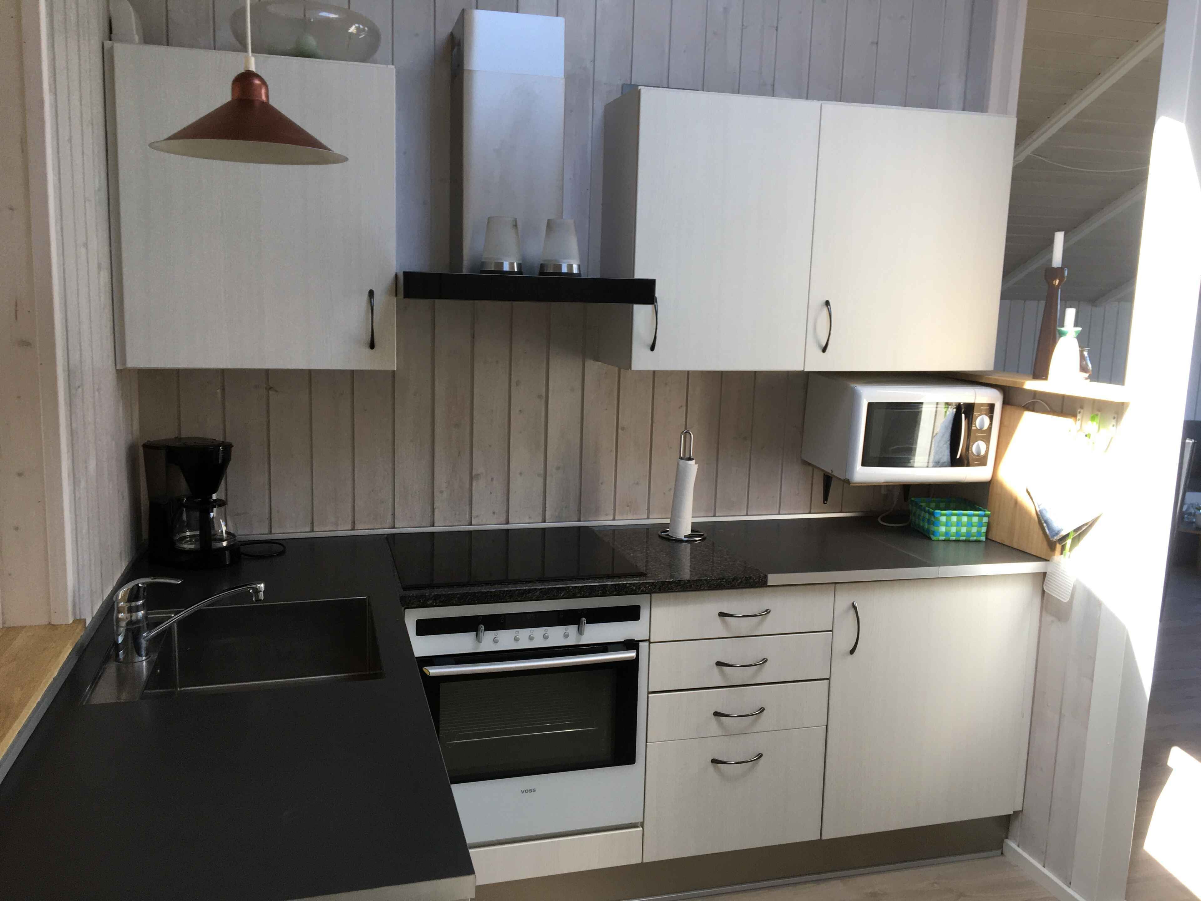 Kylskåp, ugn, spishäll och diskmaskin