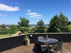 Outdoor dining - Cottage in Grønninghoved with view (Sjølund)