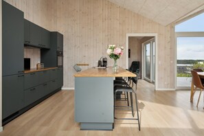 Fridge, microwave, oven, stovetop - Lovely new-built cottage near sea (Aabenraa)