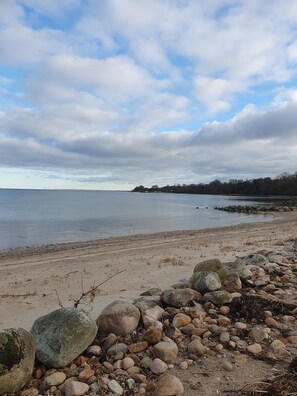 Beach - Lovely new-built cottage near sea (Aabenraa)