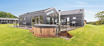 Lovely new-built cottage near sea