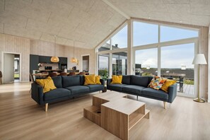 TV, foosball - Lovely new-built cottage near sea (Aabenraa)
