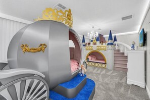9 slaapkamers, een strijkplank/strijkijzer, internet, beddengoed