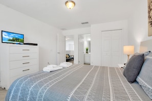 6 bedrooms, iron/ironing board, internet, bed sheets