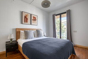 2 bedrooms, iron/ironing board, WiFi, bed sheets - Terrific La Bonanova 2BR w/ Doorman & Rooftop Pool, by Blueground (Barcelona)