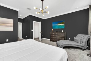 6 habitaciones, tabla de planchar con plancha, internet y ropa de cama