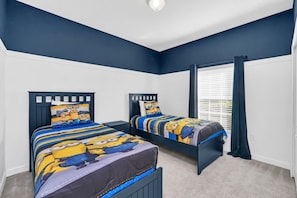 5 bedrooms, iron/ironing board, internet, bed sheets