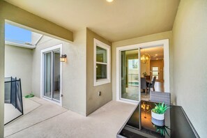 Outdoor dining - Enjoy a Holiday of a Lifetime in a Luxury Villa on Champions Gate Resort, Orlando Villa 6344 (Orlando)