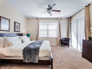 3 habitaciones, tabla de planchar con plancha, internet y ropa de cama 