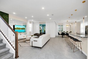 Een televisie en tafelvoetbal