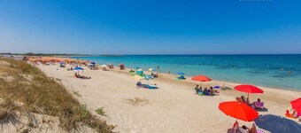 Sea view house - 50 steps from the sea - sleeps 4 -veranda with sea view