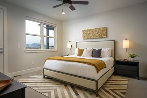 3 slaapkamers, een strijkplank/strijkijzer, reisbedje, gratis wifi