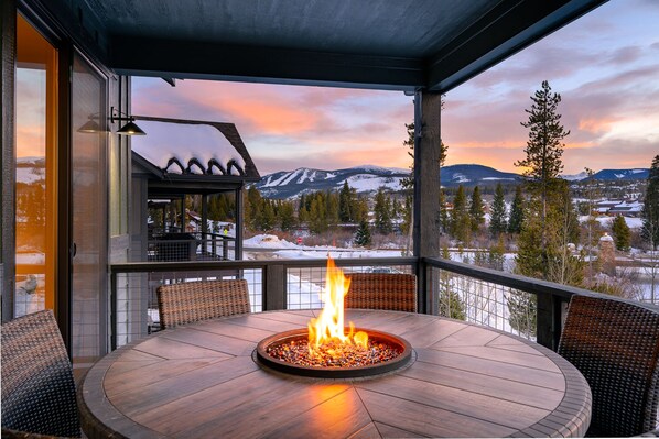 Outdoor dining - Luxury River Run Chalet 69 I Great Views I Private Hot Tub I Arcade I Discounted Attractions (Winter Park)