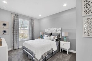 6 habitaciones, tabla de planchar con plancha y acceso a internet