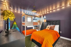 7 bedrooms, iron/ironing board, internet, bed sheets