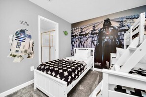 9 bedrooms, iron/ironing board, internet, bed sheets