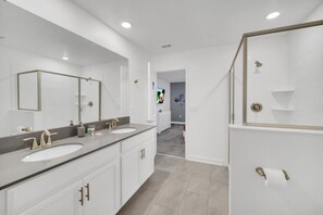 Hair dryer, towels - Luxury 7 Bedroom Villa on Champions Gate Resort, Orlando Villa 6372 (Orlando)
